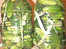 Fot. IgaZet, Ogórki kiszone (w plastikowych baniakach)