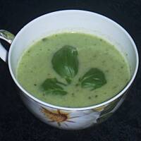 zupa krem z brokuła i sera pleśniowego