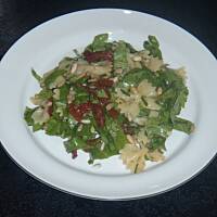 Lekko i zielono: sałatka ze świeżego szpinaku