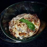 Pieczeń z mięsiw z sosem pomidorowo-bazyliowym