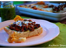 Fot. Brenia, Aromatyczne grzanki z pesto i kurkami