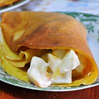 Jabłkowo-pomarańczowe naleśniki z owocami