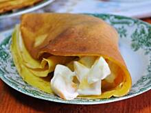 Fot. MIENTA, Jabłkowo-pomarańczowe naleśniki z owocami