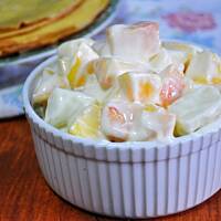 Jabłkowo-pomarańczowe naleśniki z owocami