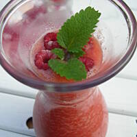 Arbuzowy napój z malinami