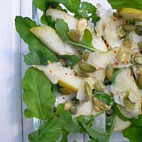 Sałatka z gruszką, chili i rukolą