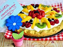 Fot. MIENTA, Tarta z bitą śmietaną i owocami
