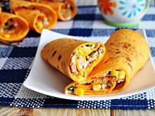 Fot. MIENTA, Pomidorowe tortille z tuńczykiem i kukurydzą