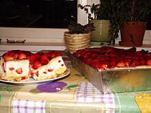 Fot. Welona, Sernik z truskawkami, galaretką i Migdałowym Biszkoptem