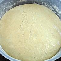 Kluski parowane z sosem jagodowym.