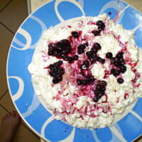 makaron z serem białym i truskawkami