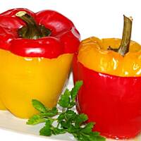 Faszerowana papryka kurczakiem i cukinią