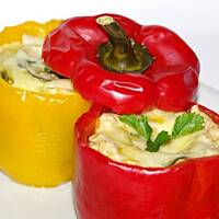 Faszerowana papryka kurczakiem i cukinią