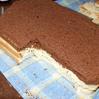 Tort na Śmietankowo - Czekoladowym Biszkopcie.
