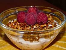 Fot. Anna Z, Jogurt z płatkami owsianymi i malinami