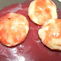 knedle w sosie śliwkowo-miodowym