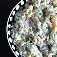 Sałatka warzywna z makaronem ryżowym