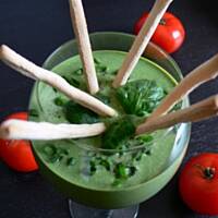 Pomidorowo- szpinakowy chłodnik z tofu