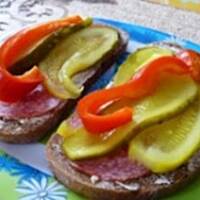 Słodko-kwaśne ogórki kanapkowe