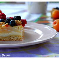 Ciasto z morelami i jabłkami z kremem waniliowym