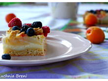 Fot. Brenia, Ciasto z morelami i jabłkami z kremem waniliowym