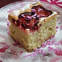 Uciarany placek ze śliwkami