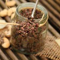 Pesto z liści buraka oraz orzechów nerkowca