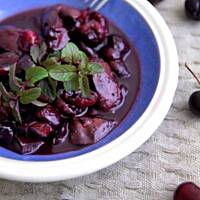 Wątróbka w winnym sosie czereśniowo-miętowym