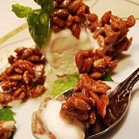 Lody w karmelizowanym słoneczniku