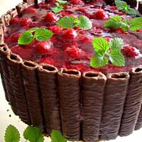 Sernik czekoladowo orzechowy z malinami, na zimno