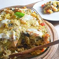 Makaronowa zapiekanka z tartą cukinią