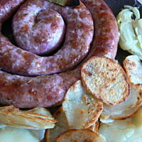 ślimak z białej kiełbaski