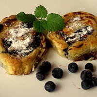 Serniczki z jagodami w cieście francuskim