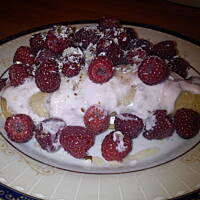 Puszyste naleśniki z malinami