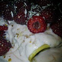 Puszyste naleśniki z malinami