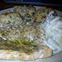 Pieczony łosoś i risotto z pieczarkami