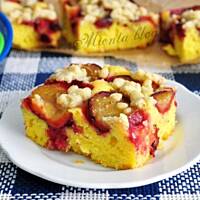 Pyszne ciasto z węgierkami i kruszonką