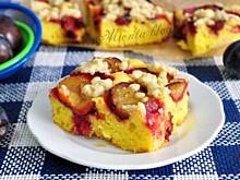 Fot. MIENTA, Pyszne ciasto z węgierkami i kruszonką