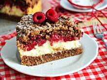 Fot. MIENTA, Imprezowe ciasto z kokosem i malinami