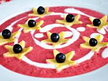 Fot. MIENTA, Chłodnik owocowy z naleśnikowym makaronem