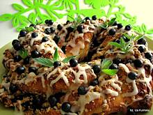 Fot. izeczka, Drożdzowy wianuszek z jagodami