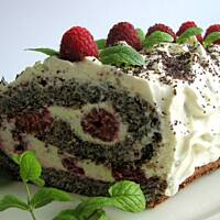 Rolada makowa z malinami