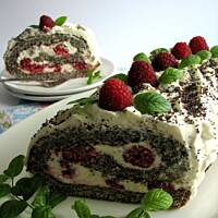 Rolada makowa z malinami