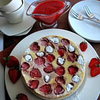 Sernik z białą czekoladą i truskawkami