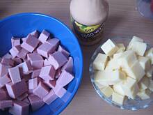 Fot. MonikaMariolka, Naleśniki "na ostro" z mortadelą serem żółtym i sosem 1000 wysp