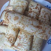 Naleśniki "na ostro" z mortadelą serem żółtym i sosem 1000 wysp