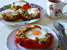 Fot. Mama - Różyczki, Papryka zapiekana z nadzieniem pieczarkowo - ryżowym i jajkiem