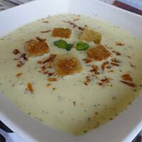 Zupa serowo cebulowa