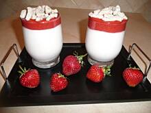 Fot. agawkuchni, Deser - wiśniowa pianka z truskawkowym musem