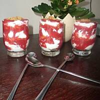 Prosty deser truskawkowy